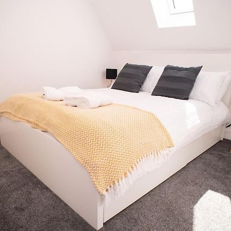 Orchid Lodge - Two Bed Generous Flat - Parking, Netflix, Wifi - Close To Blenheim Palace & Oxford - F4 Kidlington Ngoại thất bức ảnh