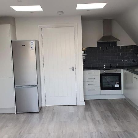 Orchid Lodge - Two Bed Generous Flat - Parking, Netflix, Wifi - Close To Blenheim Palace & Oxford - F4 Kidlington Ngoại thất bức ảnh