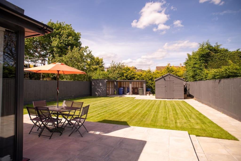 Orchid Lodge - Two Bed Generous Flat - Parking, Netflix, Wifi - Close To Blenheim Palace & Oxford - F4 Kidlington Ngoại thất bức ảnh