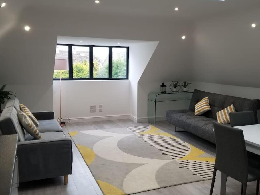 Orchid Lodge - Two Bed Generous Flat - Parking, Netflix, Wifi - Close To Blenheim Palace & Oxford - F4 Kidlington Ngoại thất bức ảnh